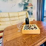 Apartment Soleil Levant - Grand Familial Climatise, Terrasse & Bbq *