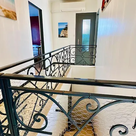 Soleil Levant - Grand Familial Climatise, Terrasse & Bbq Apartment